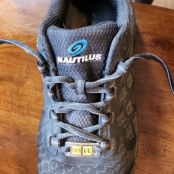 Nautilus men's steel toe shoes Size 10.5 - Picture 8 of 9
